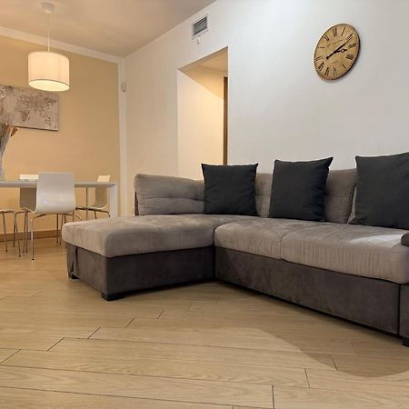 Comecasa Modern Apartment In Historical Centre Asti Exterior foto