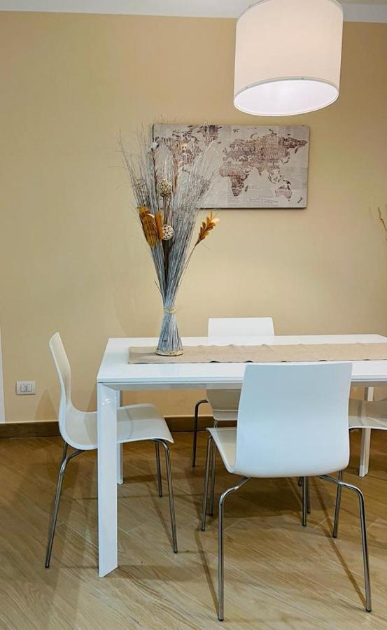 Comecasa Modern Apartment In Historical Centre Asti Exterior foto