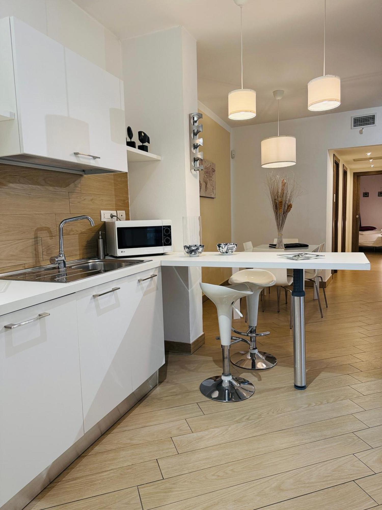 Comecasa Modern Apartment In Historical Centre Asti Exterior foto